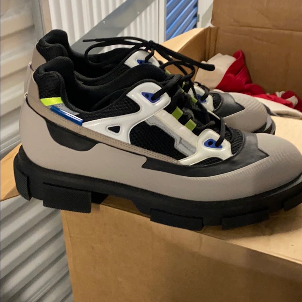 both Paris Gao running sneakers